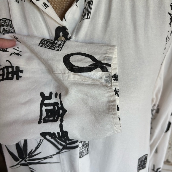 Soft Surroundings white and black button down blouse tunic Asian Chinese script - Picture 6 of 16